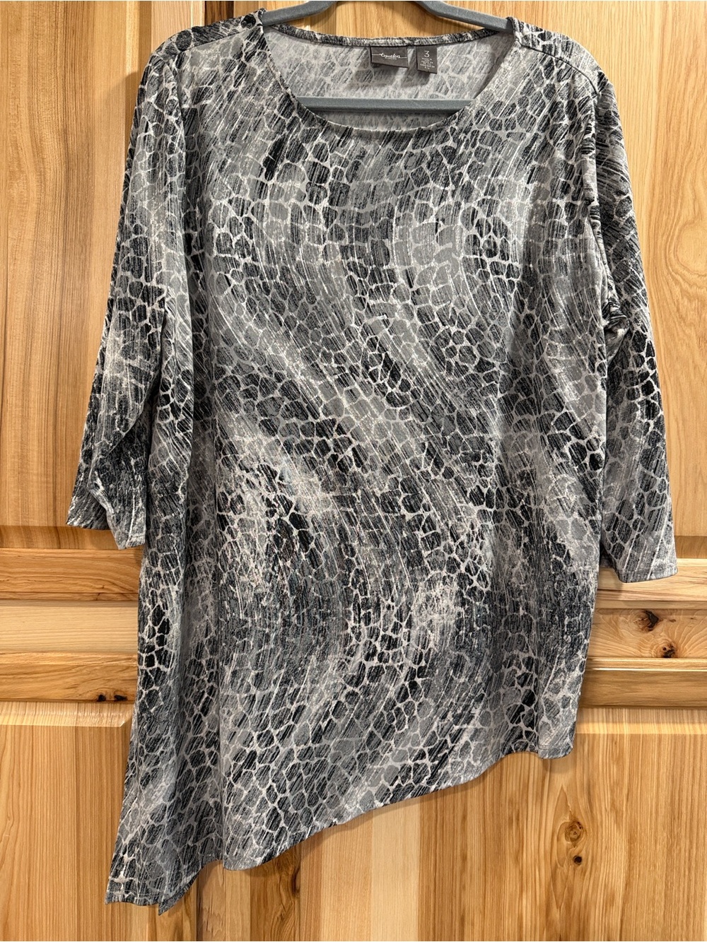 Chicos Travelers Women’s Gray Patterned Asymmetric Tunic Top Size 3(XL)